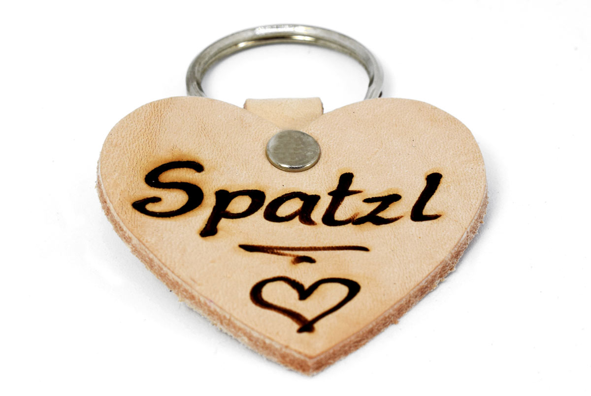 Herzschlüsselanhänger aus Holz mit Gravur