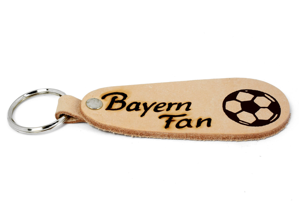 Schlüsselanhänger aus Leder - Fußball (oval) 